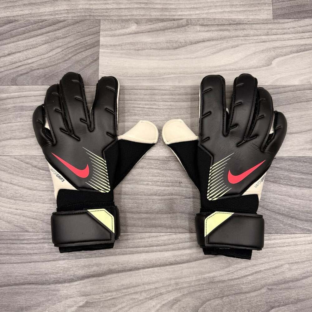 Nike VaporGrip3 Goalkeeper Gloves Size 6 Black Red